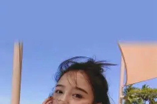 网红推“拇指拉伸”课：伸进嘴里按压上腭变超模脸妈妈们花钱给婴儿练被曝剽窃AI生成